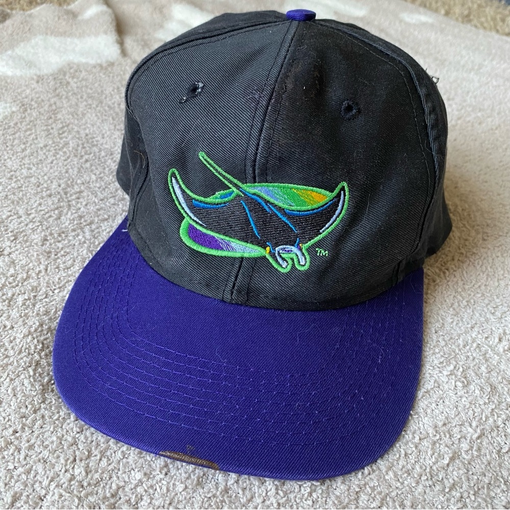 Vintage Stingrays black and purple hat